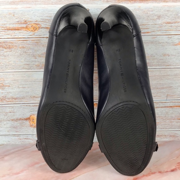 Tommy Hilfiger Round Toe Pumps in Navy with Gold Logo - Picture 4 of 9